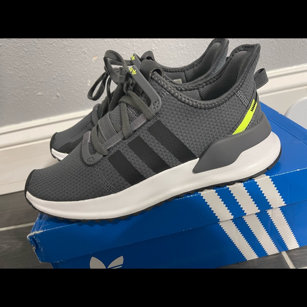 Adidas Sneakers